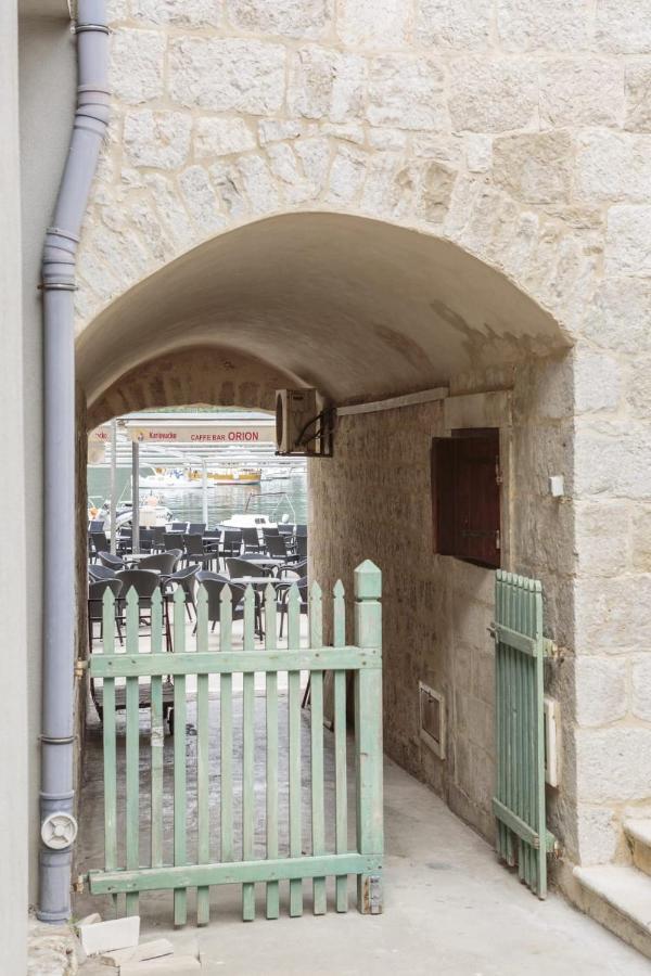 Apartment Filomena In The Center Komiža Εξωτερικό φωτογραφία