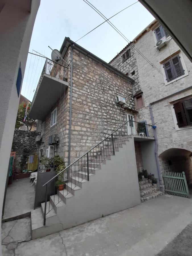 Apartment Filomena In The Center Komiža Εξωτερικό φωτογραφία