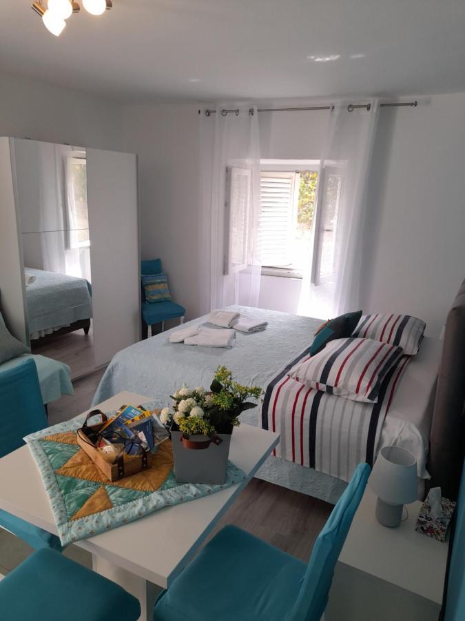 Apartment Filomena In The Center Komiža Εξωτερικό φωτογραφία